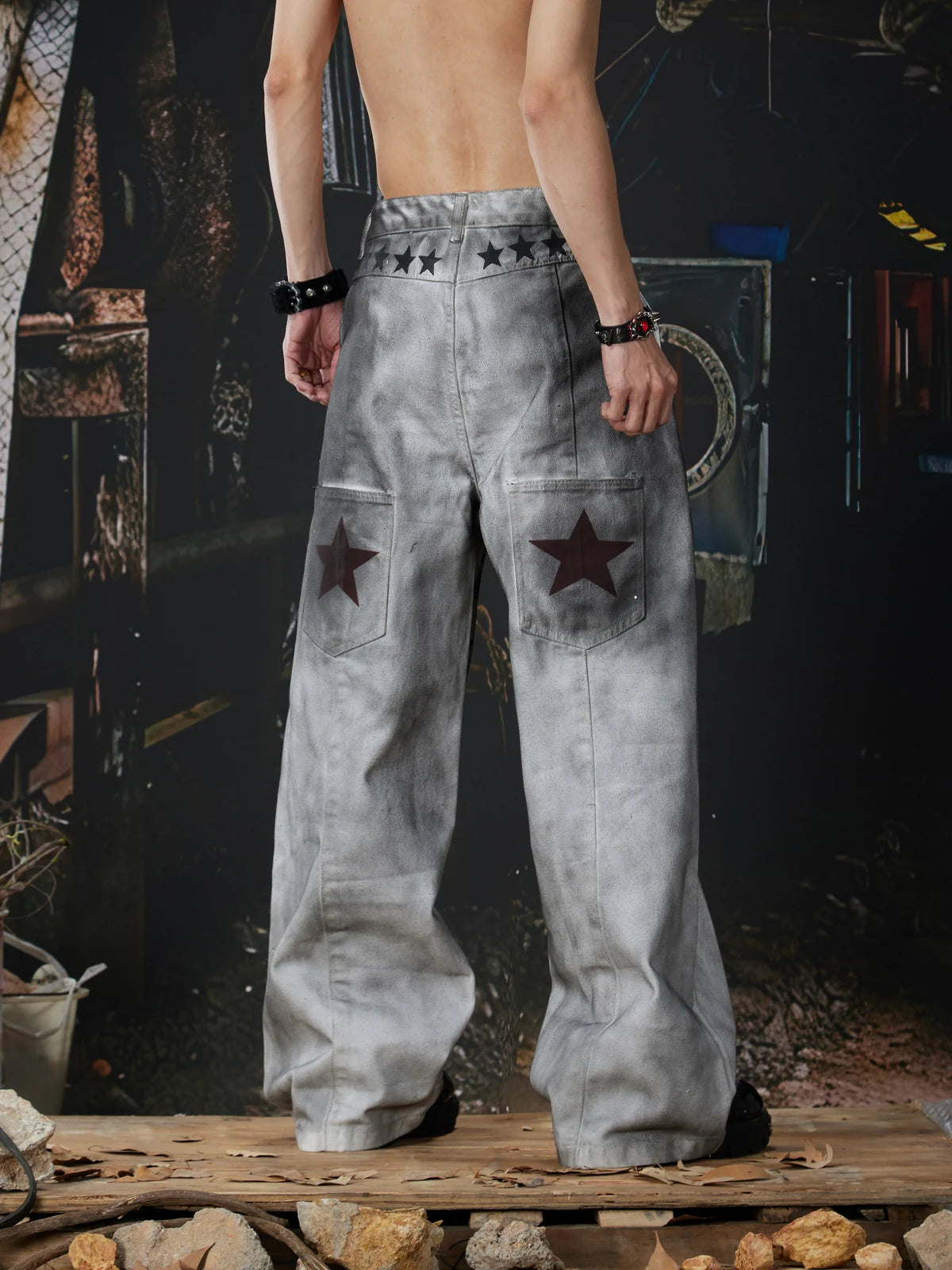 Dirty White Ashen Manifest Baggy Jeans three-quarter front model view